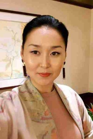 Erdenetuya Batsukh is a Mongolian-American dancer famous for being the wife of Steven SeagalImage Source: Bio Gossip